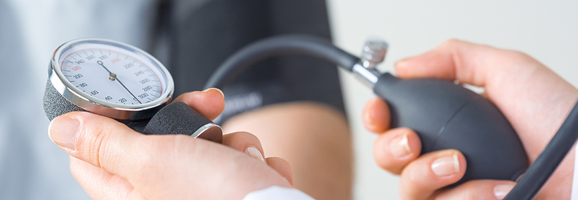 Für Patienten mit hohem Ausgangsrisiko ist der absolute Nutzen einer Blutdrucksenkung höher.
