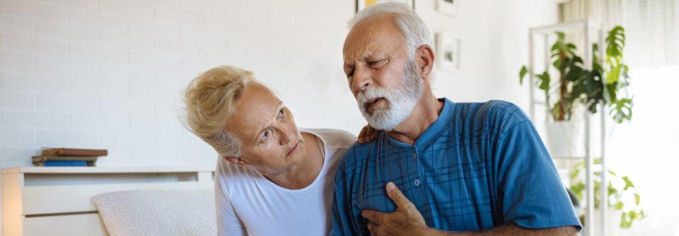 Komorbiditäten sowie das größere Risiko für Komplikationen lassen viele Ärzte vor einer interventionellen Behandlung der Älteren zurückschrecken.