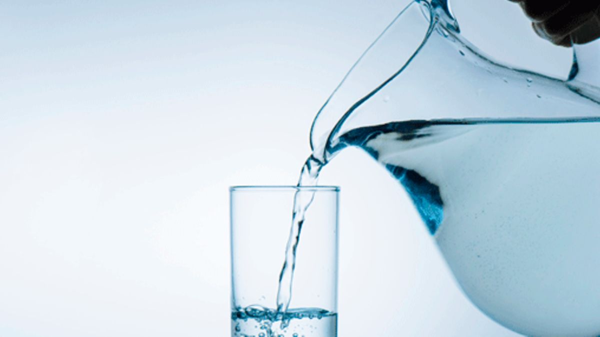 2 Liter am Tag trinken? Zu viel Flüssigkeit nutzt weder Nierenkranken noch Gesunden
