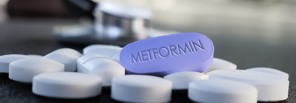 Am besten sollte die Einnahme von Metformin zwei Tage vor und nach einer Intervention pausiert werden.