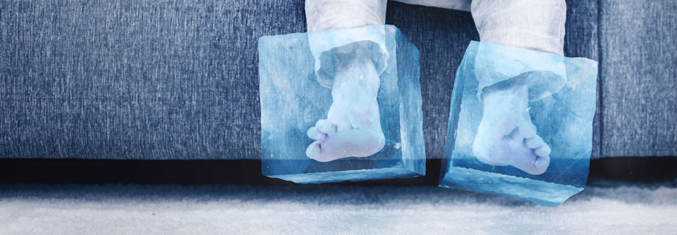Nervenläsionen können typische PAVK-Symptome kaschieren Bei Patienten mit PAVK sind die Füße tatsächlich kalt.