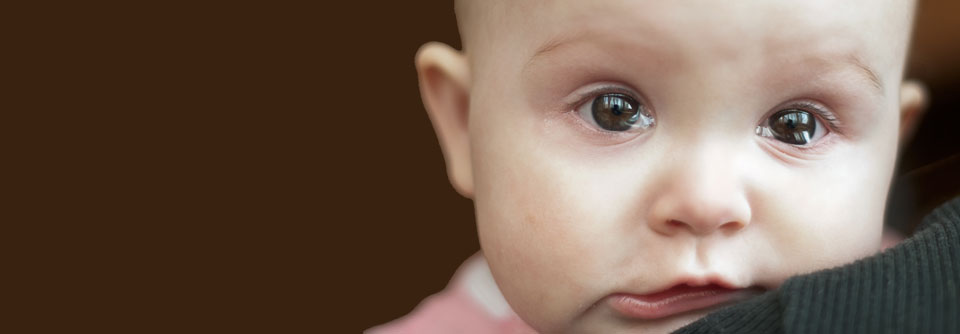Wenn einem Säugling das Wasser in den Augen stehen bleibt, liegt der Verdacht auf eine Tränenwegsstenose nahe. (Agenturfoto)