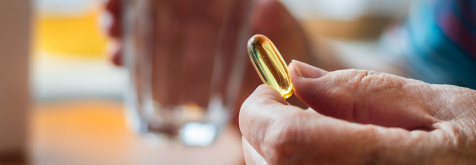 Fischölkapseln – Vorteile von Omega-3-Fettsäuren gegen Gefahren abwägen Die Einnahme frei verkäuflicher Präparate bleibt den Ärzten oft unbekannt.
