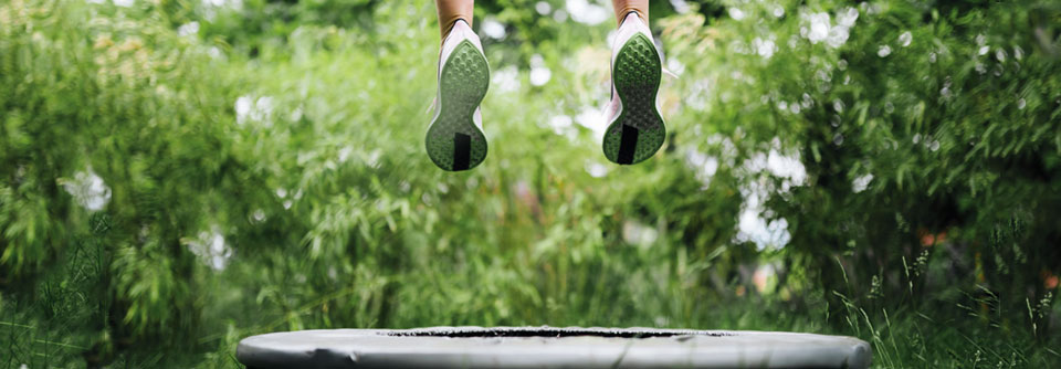 Nur Laufen und Radfahren? Gegen Fatiguesymptome kann jede Art der Bewegung helfen. Sogar Trampolinspringen.