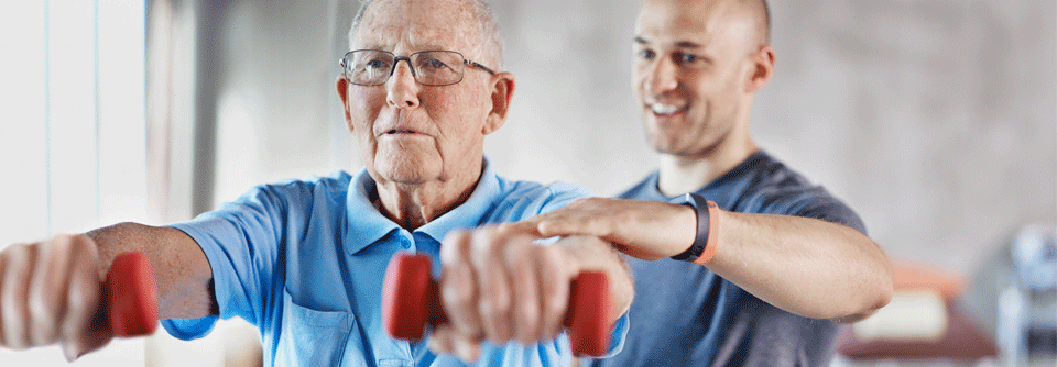 Das REHA-Programm umfasste neben Hanteltraining u. a. Atemübungen, Ergometertraining und Spaziergänge. (Agenturfoto)