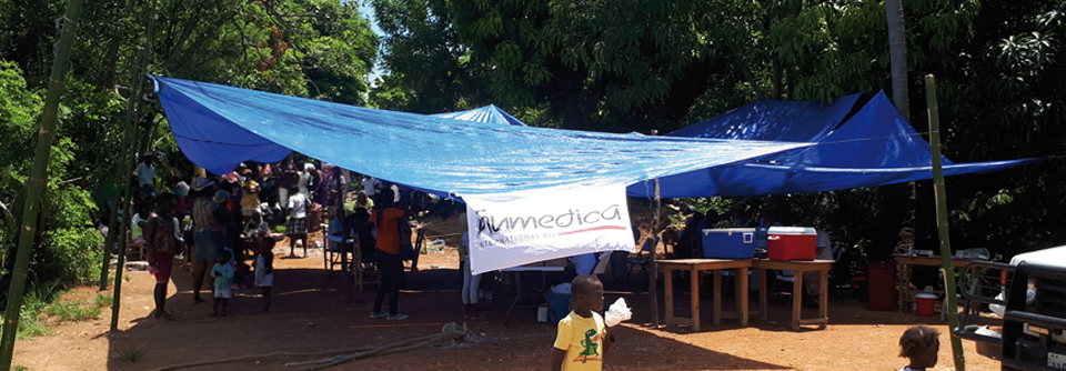 Das Team von Humedica sichert nahe des Epizentrums die medizinische Grund­versorgung der Bevölkerung. Die stark traumatisierten Kinder erfahren besondere Aufmerksamkeit.