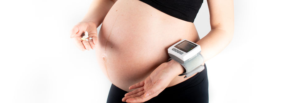 Nicht nur während der Schwangerschaft, sondern auch langfristig hat die Präeklampsie Folgen für die Mutter. Bisher kann lediglich ASS präventiv helfen.