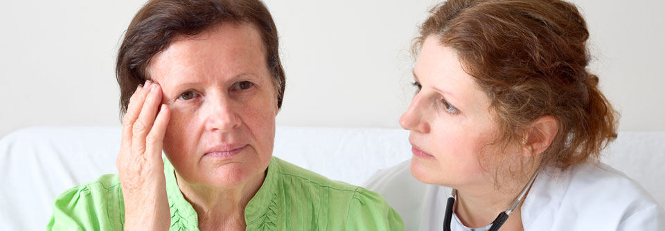 Da Demenz-Patienten sich meist nicht von selbst zu ihren Schmerzen äußern, sollte man nachfragen. (Agenturfoto)