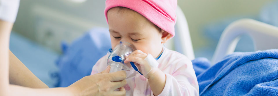 Bei Kindern, die schon früh eine Lungenentzündung haben, ist das Asthmarisiko deutlich erhöht.