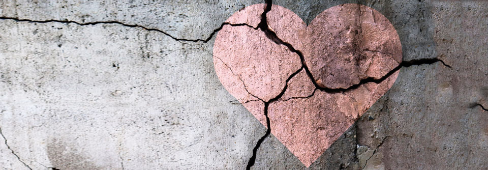 Emotionaler Herzschmerz aus psychotherapeutischer Sicht
Wer hilft bei gebrochenem Herzen? Seit einigen Jahren gibt es Beratungsstellen wie die Liebeskümmerer in Berlin.