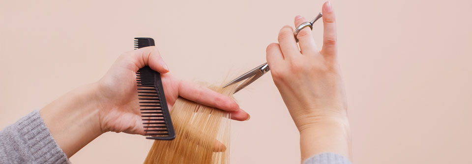 Handekzem: Prävention schon in der Friseurausbildung
Das wichtigste Werkzeug von Friseuren – die Hand – ist gleichzeitig auch ihre empfindlichste Stelle.