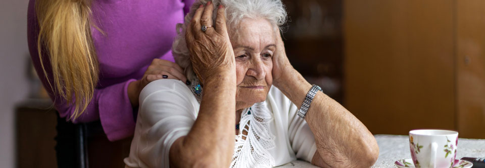 Bei dementen Patienten kann man häufig nur an der Mimik und Gestik ablesen, ob sie Schmerzen haben. (Agenturfoto)