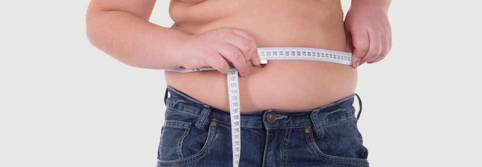 Jungen mit Übergewicht leiden häufig an einem zu niedrigen Testosteronspiegel.