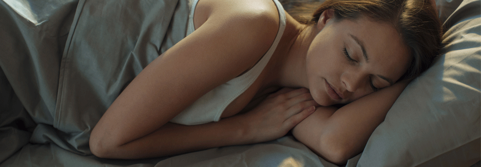 Schlafapnoe: Schienentherapie bei zugeklebtem Mund effektiver
Durch die Monotherapie nur mit einer Protrusionsschiene ließ sich der AHI auf 10,5 Ereignisse pro Stunde senken.
