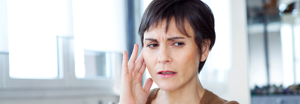 Der chronische Tinnitus lässt sich zwar nicht heilen, aber zumindest der Hörverlust kann ausgeglichen und so die Piep-Geräusche minimiert werden.