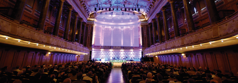 Auch im Wiesbadener Kurhaus– wie hier 2007 – versammelt man sich beim Kongress zu Vorträgen und Fest­veranstaltungen.