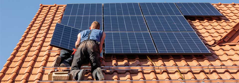Betreiber kleiner Photovoltaik-Anlagen sollen durch eine Ertragssteuerbefreiung entlastet werden.