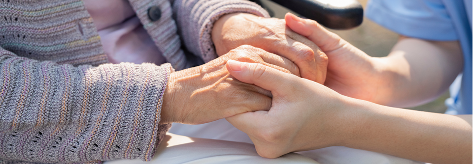 Der Bedarf für eine außerklinische Intensivpflege besteht insbesondere bei beatmeten und/oder trachealkanülierten Patienten.