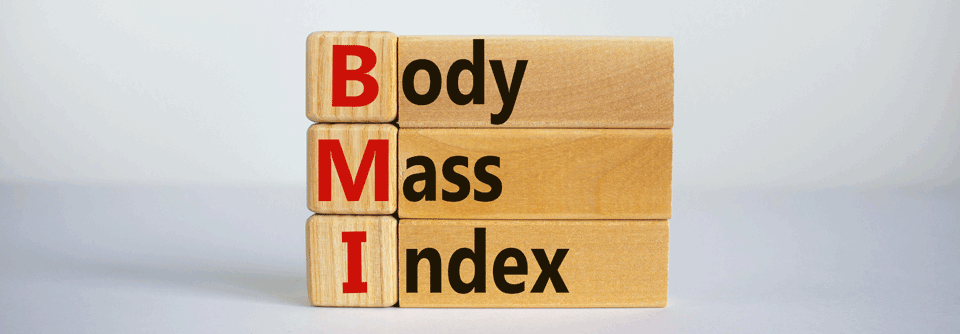 Ein Forscher:innenteam geht der Fragestellung auf den Grund, inwiefern der Body Mass Index (BMI) den Recurrence Score (RS) beeinflusst.
