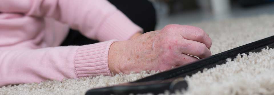 Sturzrisiko gekonnt abschätzen Die Gefahr zur stürzen, erhöht sich im Alter - besonders für neurogeriatrische Patient:innen steigt das Risiko.