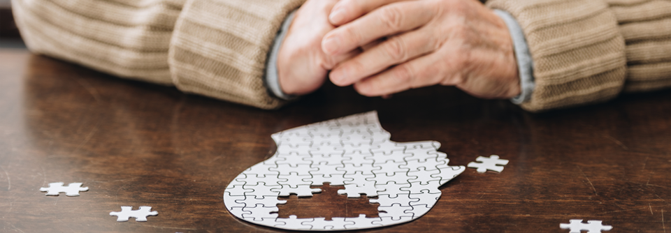 Award für interdisziplinäre Behandlungskonzepte: Akut- und Selbsterhaltungstherapie im Fokus Das multimodale Behandlungskonzept passt unter anderem psychotherapeutische, neuropsychologische und ergotherapeutische Verfahren individuell an die Bedürfnisse und Ressourcen von Patientinnen und Patienten mit Demenz an.
