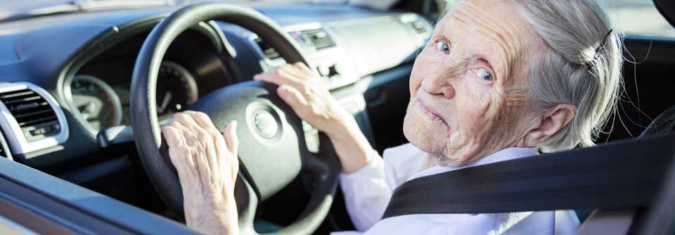 In vielen Ländern Europas ist eine verpflichtende Prüfung der Fahrtauglichkeit im Alter bereits etabliert.