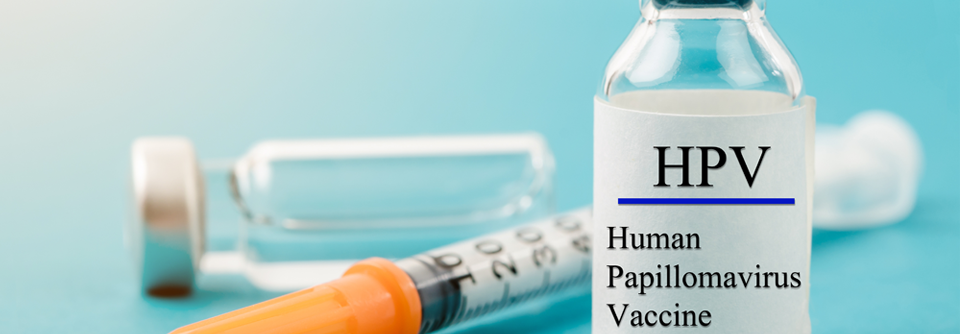 Optimalerweise sollte die HPV-Impfung vor dem ersten Sexualkontakt abgeschlossen sein.
