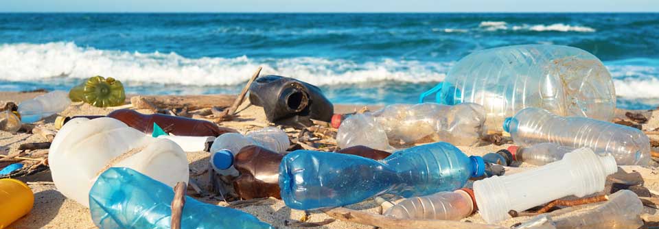 Das Plastikproblem im Meer wird vor allem durch Flaschen und Kosmetikmüll verursacht.