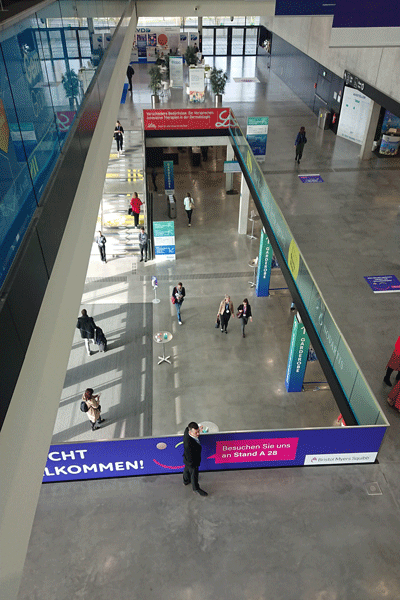 Blick auf das Eingangsfoyer in der Zwischenebene 1 des CityCubes.