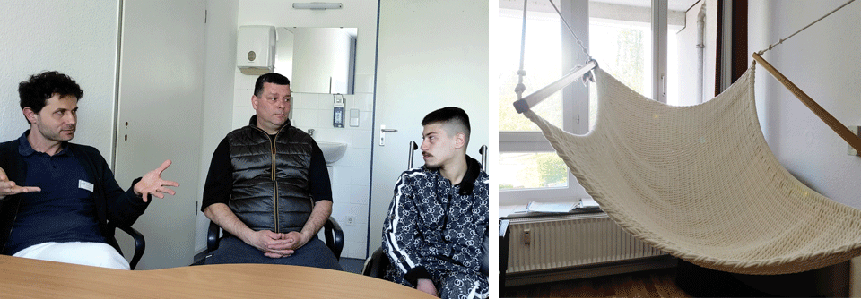 Linkes Bild: Riad Hammad (l.) erklärt zusammen mit Raphael (r.) und Sotiri Petridis (m.), wie der Übergang von Sozialpädiatrischen Zentren in MZEB abläuft. Rechtes Bild: Im psychologischen Sprechzimmer können Patienten es sich in einer Schaukel bequem machen.
