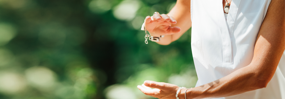 Qigong ermöglicht moderates Training für Körper und Geist und kann sich zudem positiv auf Stimmung und Stressempfinden auswirken.