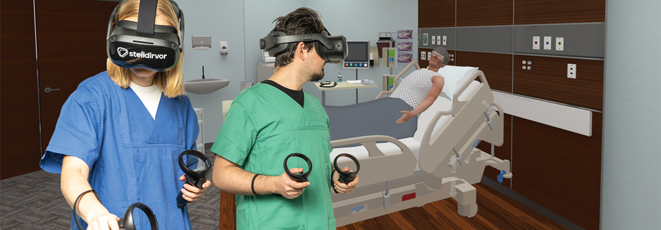 VR-Brille auf und schon kann das Team virtuell für Notfälle üben.