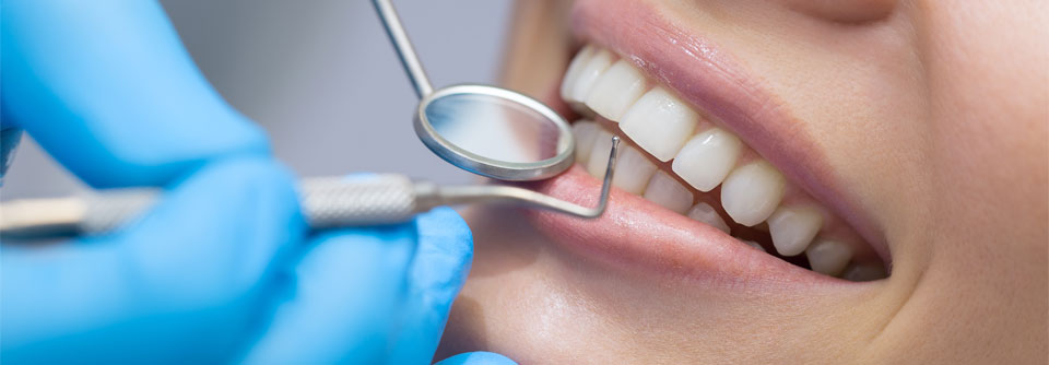 Eine schwerere COPD scheint mit einer schlechteren Zahnhygiene einherzugehen - ob ein kausaler Zusammenhang besteht, ist noch offen.