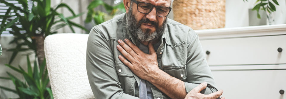 Kurzatmigkeit schon in Ruhe ist immer ein Alarmzeichen. Wenngleich zu einer COPD nicht zwangsläufig eine insterstitielle Lungenerkrankung kommt, sollte der Arzt wachsam sein. (Agenturfoto)