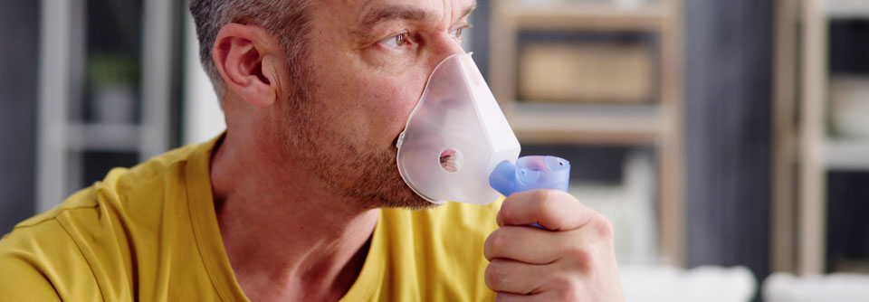 Das richtige Inhalieren sollte vom Hausarzt monatlich kontrolliert werden. (Agenturfoto)