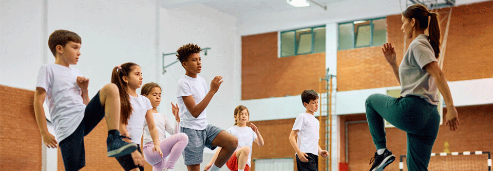 Nicht für alle Kinder ist der Sportunterricht ein Grund zur Freude. Viele leiden unter dem Schulsport und tragen langfristige psychische Verletzungen davon.