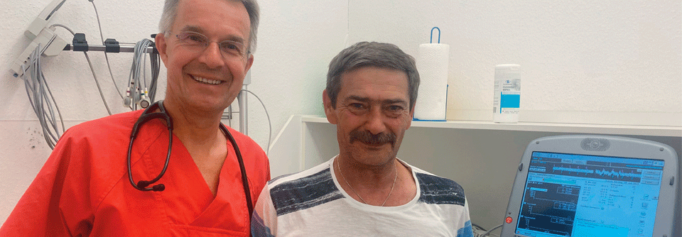 Dr. Ralph Bosch mit einem der ersten Patienten, der eine Neuimplantation eines 3-Kammer-Systems erhielt. 
