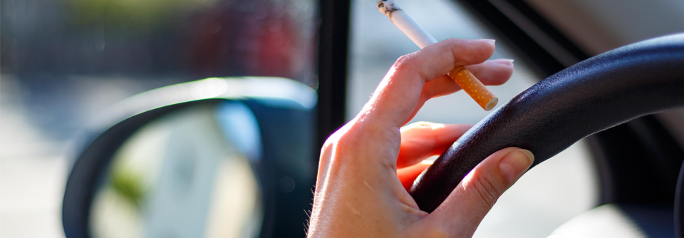 Während es in anderen europäischen Ländern bereits Regelungen zum Rauchverbot im Auto bei anwesenden Kindern gibt, wartet man in Deutschland noch vergebens.