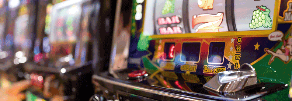 Den Jackpot gewinnen – das ist es, was viele Spieler an Automaten oder bei Online- Games antreibt. Am Ende steht meist der Verlust.