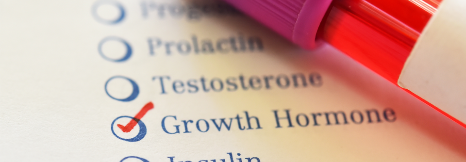 Innovative Behandlung von Wachstumshormonmangel bei Kindern und Erwachsenen: 1x wöchentliches Somapacitan von Novo Nordisk jetzt in Deutschland verfügbar Ein Wachstumshormonmangel (growth hormone deficiency, GHD) gehört zu den seltenen Erkrankungen bei Kindern.