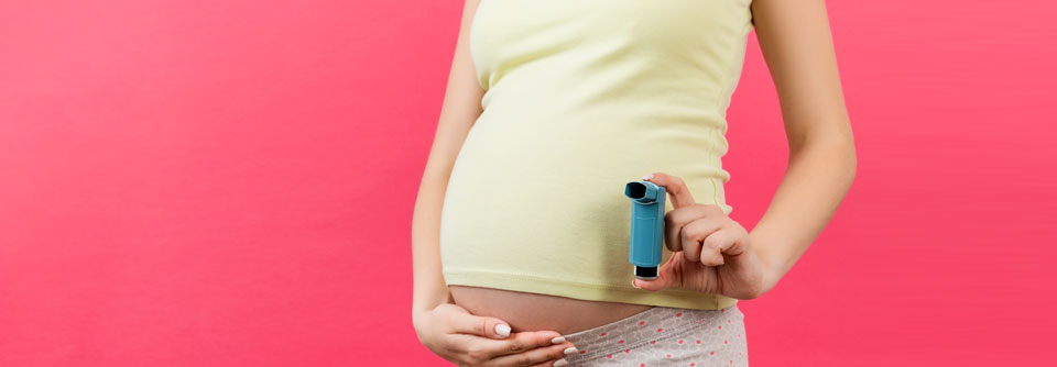 Auch wenn die Patientin bereits einen Inhaler nutzt, sollte die korrekte Anwendung immer wieder überprüft werden.