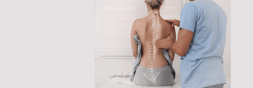 Als häufigste Ursache der Rückenschmerzen identifizierten die Autoren degenerative Wirbelsäulenveränderungen.