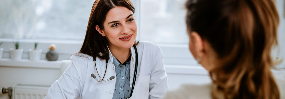 Für ein gutes Patientengespräch muss der Kommunikationsstil an den Patienten angepasst werden. (Agenturfoto)