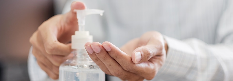 Händehygiene: Was Alkohole können Alkohole sind laut RKI deutlich besser hautverträglich als Handwaschpräparate.