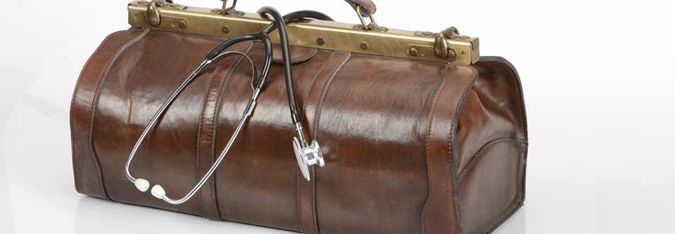 Hausbesuchs- und Notfalltasche: So packen Sie richtig Eine Hausbesuchstasche ist häufig im Einsatz und hat demzufolge in der Regel eine kurze Lebensdauer.