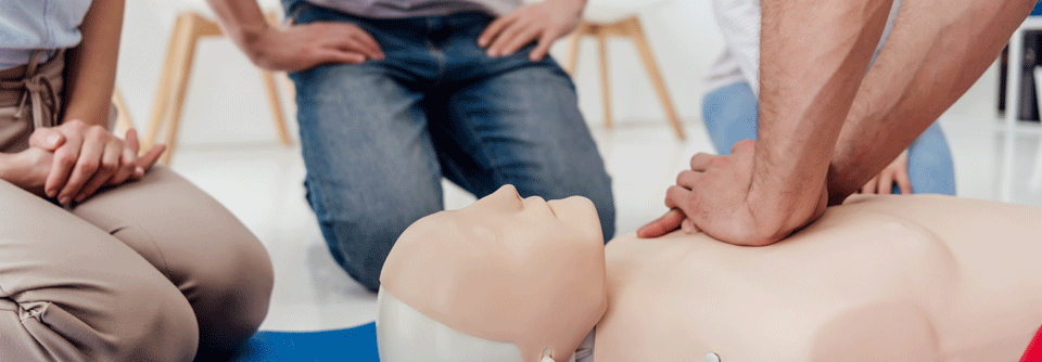 Herzstillstand: Reanimationsstopp nach Asystolie gerechtfertigt? Der Umgang mit dem außerklinischen Herz-Kreislauf-Stillstand wird weltweit diskutiert.