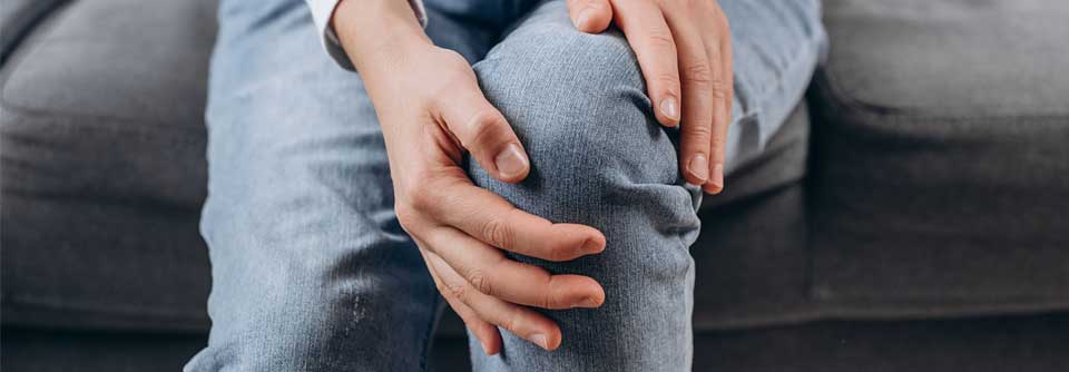 Arthrose: Bewegen oder nicht bewegen? Vor allem bei einem hohen BMI wirkte sich eine erhöhte Schrittzahl negativ aus.