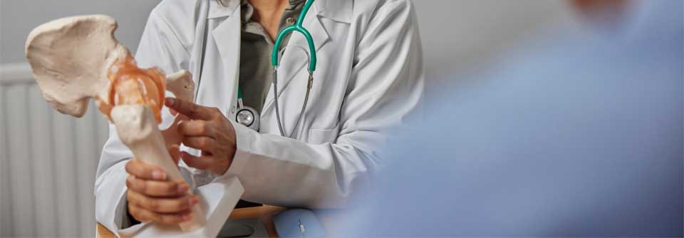 Hüftgelenksersatz: Welche Prothese für welchen Patienten? In Deutschland werden laut Statistischem Bundesamt pro Jahr etwa 260.000 Hüftendoprothesen implantiert.