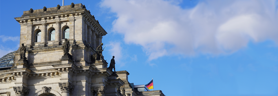 Außerdem will sie zeitnah die Notfallreform umsetzen, die die Ampelkoalition zwar fertig ausgearbeitet hatte, aber knapp nicht mehr verabschieden konnte.