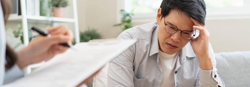 Wie man „eingebildete Kranke“ erkennt und behandelt Die ständige Überwachung des Körpers und das Einfordern wiederholter ärztlicher Untersuchungen sind typisch für die Hypochondrie.